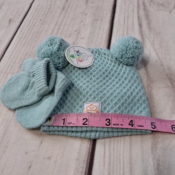 Not Your Grandma's Blanket 0-6 Month Hat and Beanie Set - Picture 3 of 6